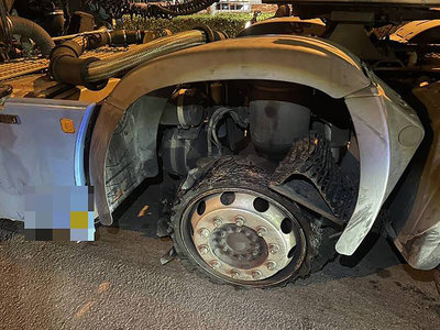 國1彰化段半聯結車爆胎　16車撞胎皮幸無人傷