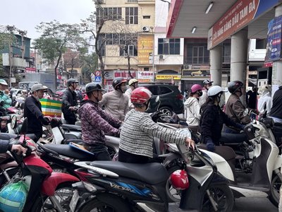 越南油價受中東戰火波及　民眾排隊加油但不至恐慌