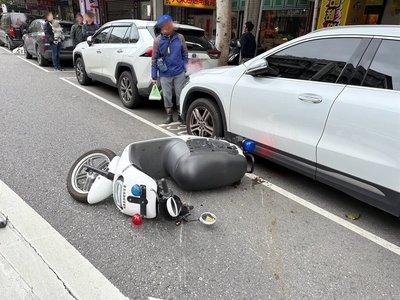 北市交警騎警車遭追撞受傷  已排除雙方酒駕