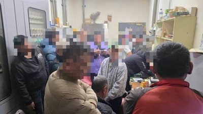 賭場隱身製冰廠  澎湖警方一舉查獲13名賭客