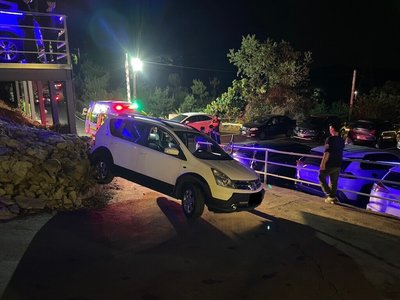 台中餐廳停車場車輛翻覆　駕駛下車察看遭壓不治