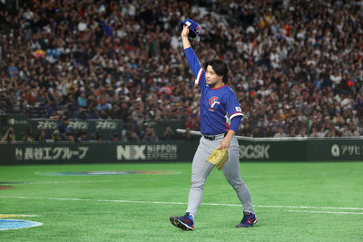 孫易磊WBC退場親吻球帽舉起　感謝球迷和全台支持