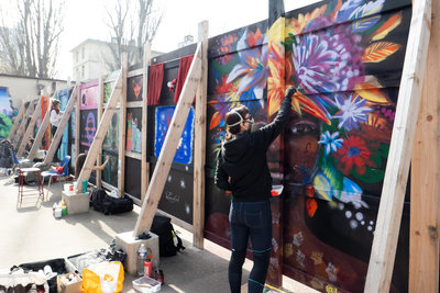 一起噴灑  40位巴黎女塗鴉藝術家點亮安置中心