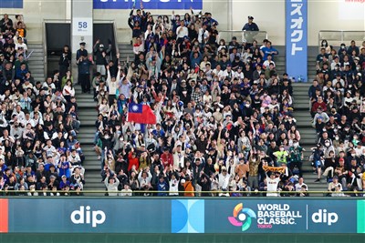 WBC網傳台灣球迷亂丟垃圾照　日媒查證為AI假圖