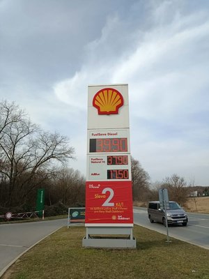 中東戰事推高油價  捷克政府監控燃料銷售利潤