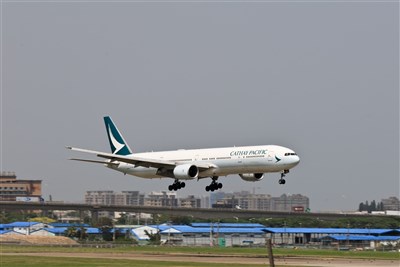 中東戰火推升燃料成本　國泰航空等亞太航空業者相繼調漲票價