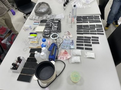 台中男因案遭通緝  特勤警攻堅逮人查獲槍毒