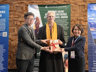 國家圖書館贈書加拿大亞伯達大學  展現台灣學術自由