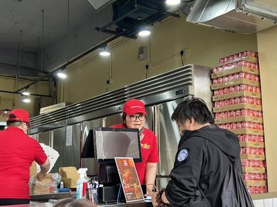 手扒雞始祖回歸民眾搶頭香　鰻魚餐廳老饕捧場