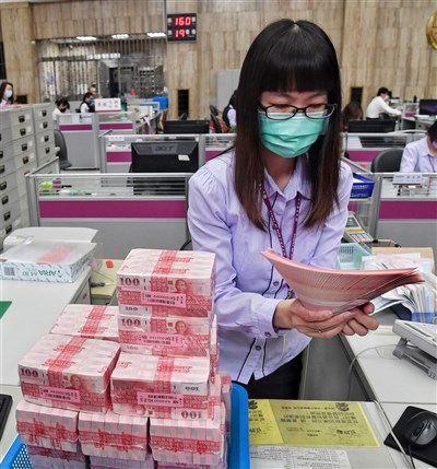 台股熱絡助攻　13家金控2月獲利近700億元年增48%