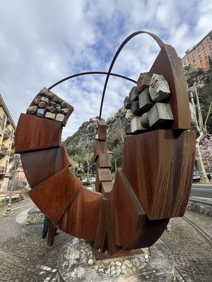 義大利靈修聖地費羅里  蒐集全球石頭祈願和平