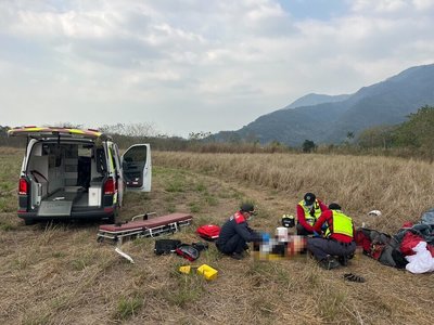 屏東三地門飛行場意外　男駕滑翔傘墜落送醫不治