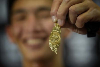 獎牌、獎盃都是台灣形狀 世界室內拔河賽有記憶點