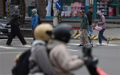 吳德榮：各地晴朗乾燥　入夜15日晨低溫仍探10度