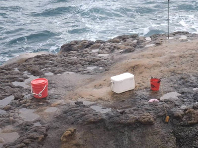 新北瑞芳台2線疑釣客落海　陸海空全力搜救