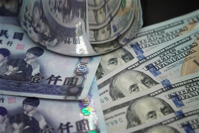 新台幣盤中貶破32大關　央行調節終場收31.948元