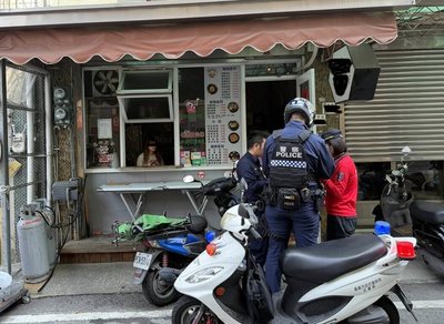 嘉市小吃店更換瓦斯疑近火源氣爆　2人灼傷送醫