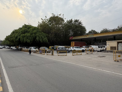 中東衝突導致壓縮天然氣短缺　印度加氣站大排長龍