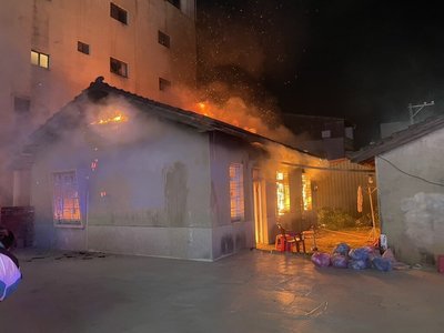 台南平房民宅火警　1人獲救