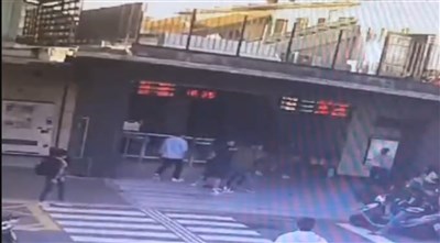 男彰化車站持彈簧刀架移工頸　恐嚇公眾判刑4月