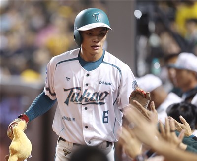 王博玄開轟帶雄鷹反攻　賞龍官辦熱身賽6連敗