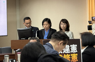 李貞秀質詢  邱垂正稱「依法行政」避直接回答