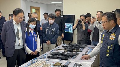 桃警破獲幫派軍火庫　衝鋒槍、霰彈槍險流入市面