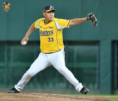 鄭浩均官辦熱身賽首度先發　4局讓雄鷹12上12下