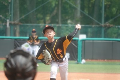 賴鴻誠之子賴品睿謝國城盃少棒登板 教頭看好成長