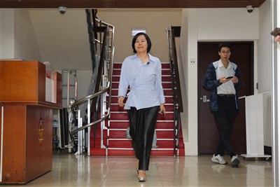 指高虹安拿柯文哲錢　民眾黨：李貞秀送中評會裁處