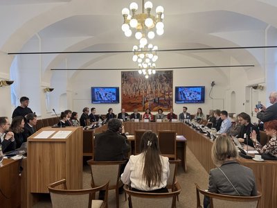 捷克眾議院關切西藏人權　議員、學者齊批中共壓迫