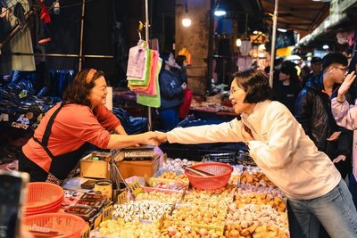 蘇巧慧、李四川展開陸戰 勤走基層拚支持