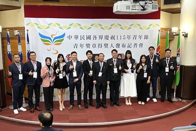 青年獎章得主克服自閉憂鬱　以遊戲、藝術溫暖人心