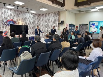 立委考察屏北地區 里港盼提升圖書館與游泳池設施