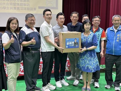 台中萬和國中羽球隊奪冠卻缺球　運彩公會伸援捐贈