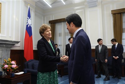 牛軋餅酥片招待美參議院訪賓　總統：專屬台灣甜蜜