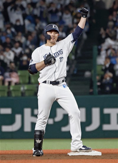 林安可超前安助西武獅搶勝　登上英雄訪問舞台秀日文