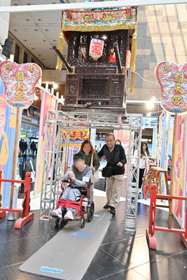 北港媽祖無障礙鑽轎底 唐氏症展吸引逾萬人體驗