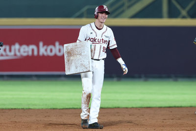 陳晨威拔壘包手很痠　200盜完成再拚300盜