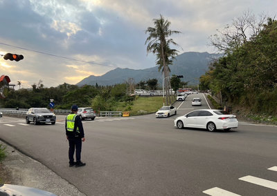 清明祭祖併旅遊潮  台東南迴公路及公墓實施交管