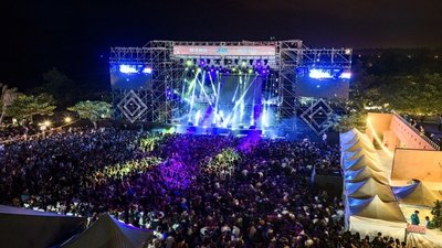 日本重量級搖滾樂團台灣祭首日開唱　墾丁湧人潮