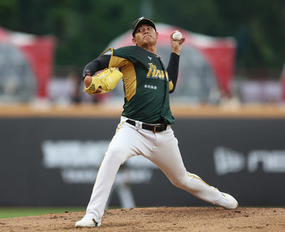 王維中被前隊友狂攻6分　雄鷹照樣演出逆轉勝