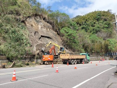 苗栗台3線大湖段邊坡崩落　估下午2時搶通
