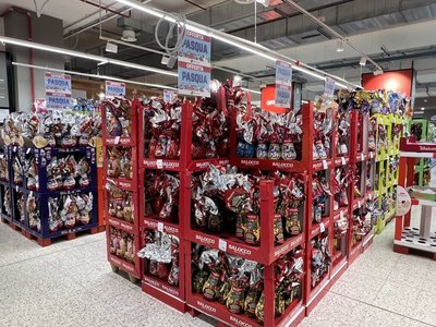 復活節義大利「巧克力蛋」堆成山 驚喜從足球到精品