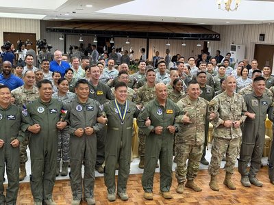 菲美雷霆對抗演習   F-22匿蹤戰機參與