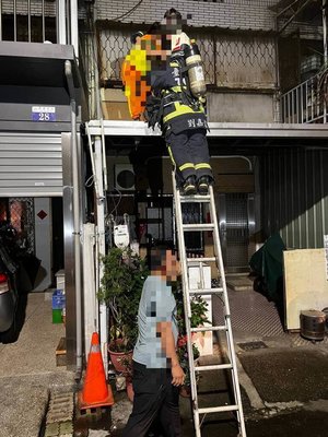 台中太平凌晨透天住宅火警 4人嗆傷送醫