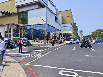 台中漢神洲際開幕　比照新光三越停車場滿位斷流