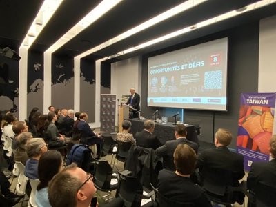 吳志中訪加拿大拼外交  展現鐵人行程和毅力