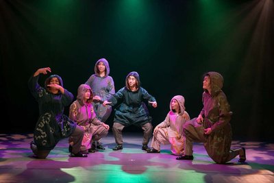 「青蛙求王」讓手語成舞  創造非語言溝通