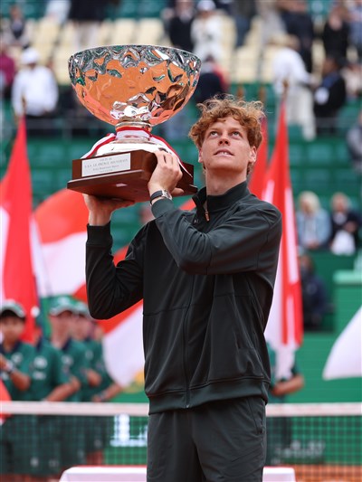 辛納蒙地卡羅擊敗艾卡拉茲　重登球王寶座[影]